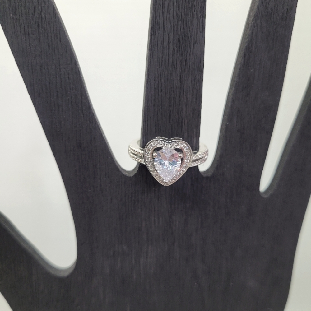 Heart-shaped stone with Pave set on front sides Ring Silvertone 8.75